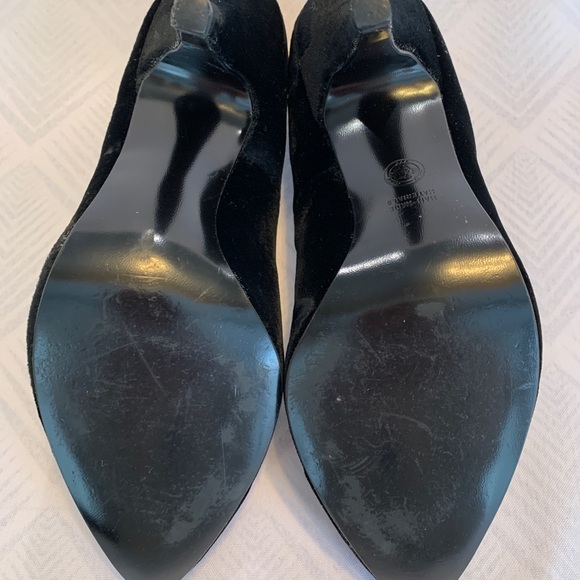 Connie Black Velvet Pumps. Size 7. - Picture 3 of 7